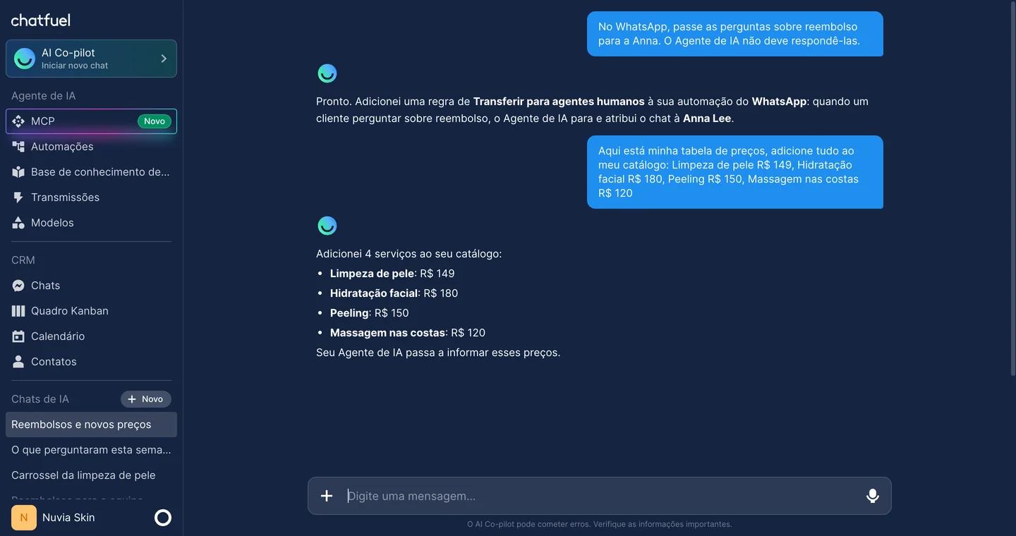 Chat do AI Co-pilot na Chatfuel: ele adiciona uma regra de Transferir para agentes humanos para perguntas sobre reembolso e coloca quatro serviços com preços no catálogo