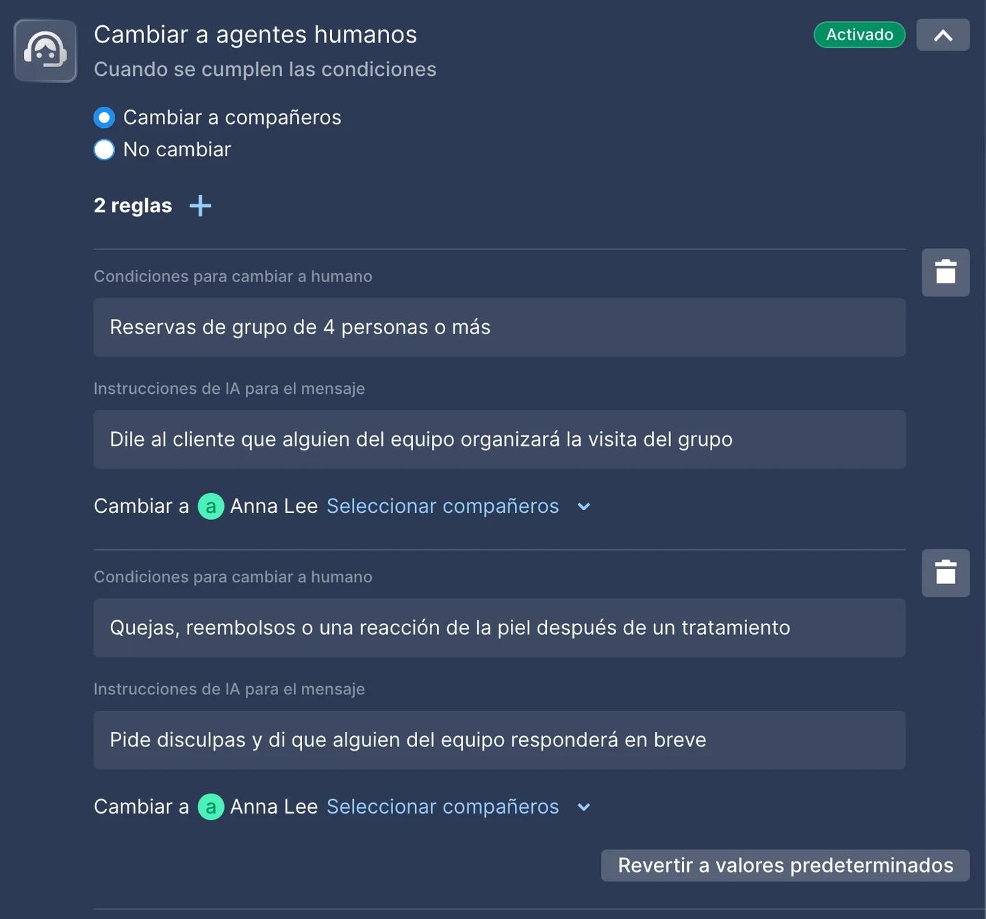 Ajuste Cambiar a agentes humanos en una automatización de WhatsApp con dos reglas, reservas de grupo y quejas, ambas transferidas a la compañera Anna Lee