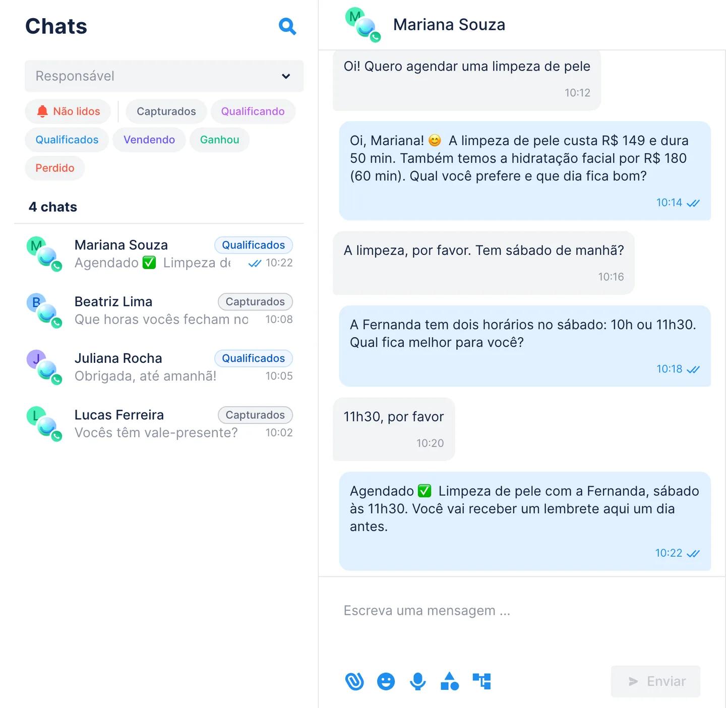 Chats do Chatfuel com uma conversa de WhatsApp: Mariana pede para agendar uma limpeza de pele, o Agente de IA informa os preços, oferece os horários da Fernanda no sábado às 10h e 11h30 e confirma o agendamento das 11h30
